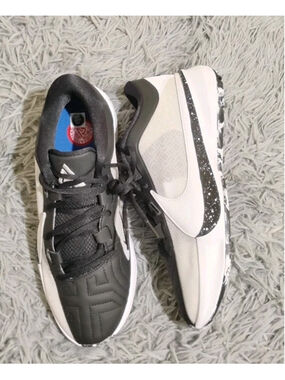 Nike Zoom Freak 5 White/Blacknen Size 9 Shoes Basketball Sneakers - DX4985-101